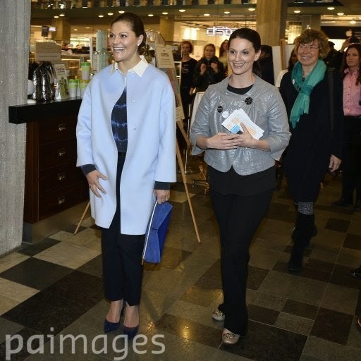 Victoria à l'exposition de WaterAid: "I love Toa"