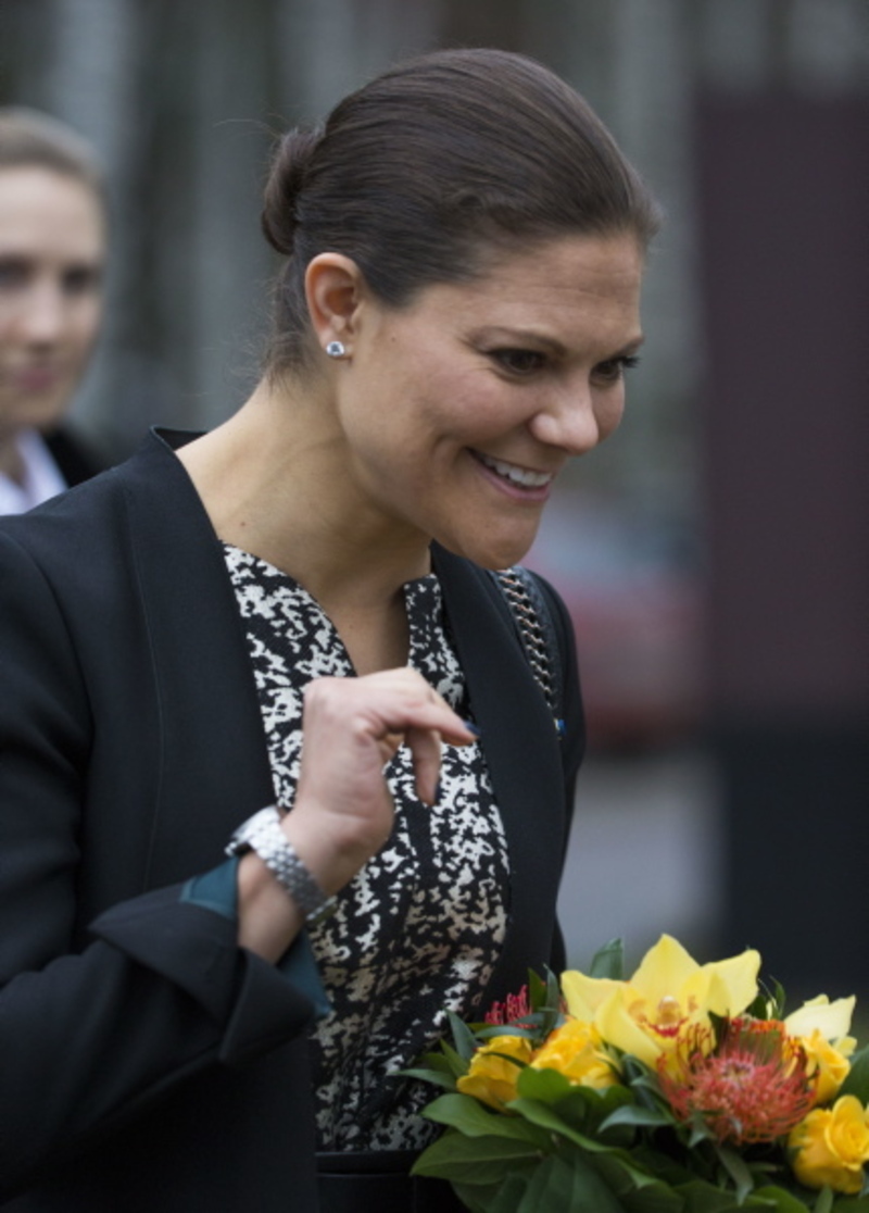 cap_crown_pri_48_430x600.jpg